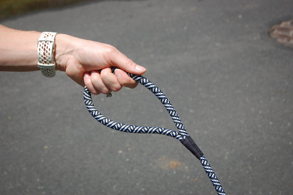 Black & White Rope Dog Leash, 6 foot length